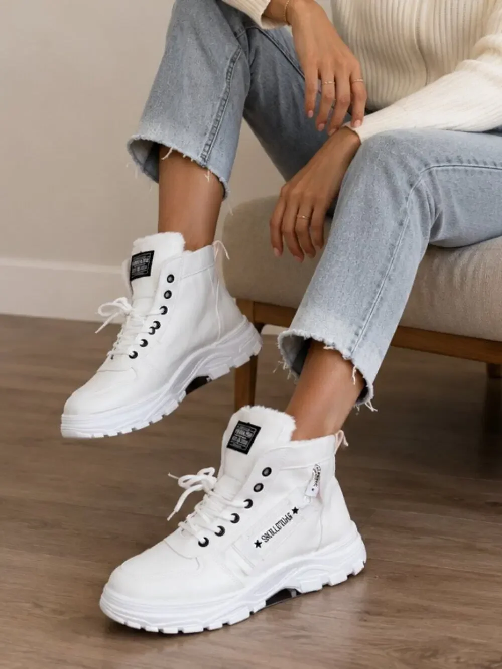 Women’s White Fur-Lined Platform Combat Boots Chunky Lace-Up Winter Shoes